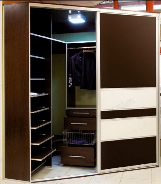 Armoire d'angle