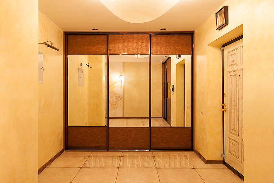 Miroir et mobilier