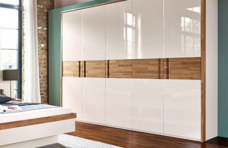 Armoire blanche avec inserts