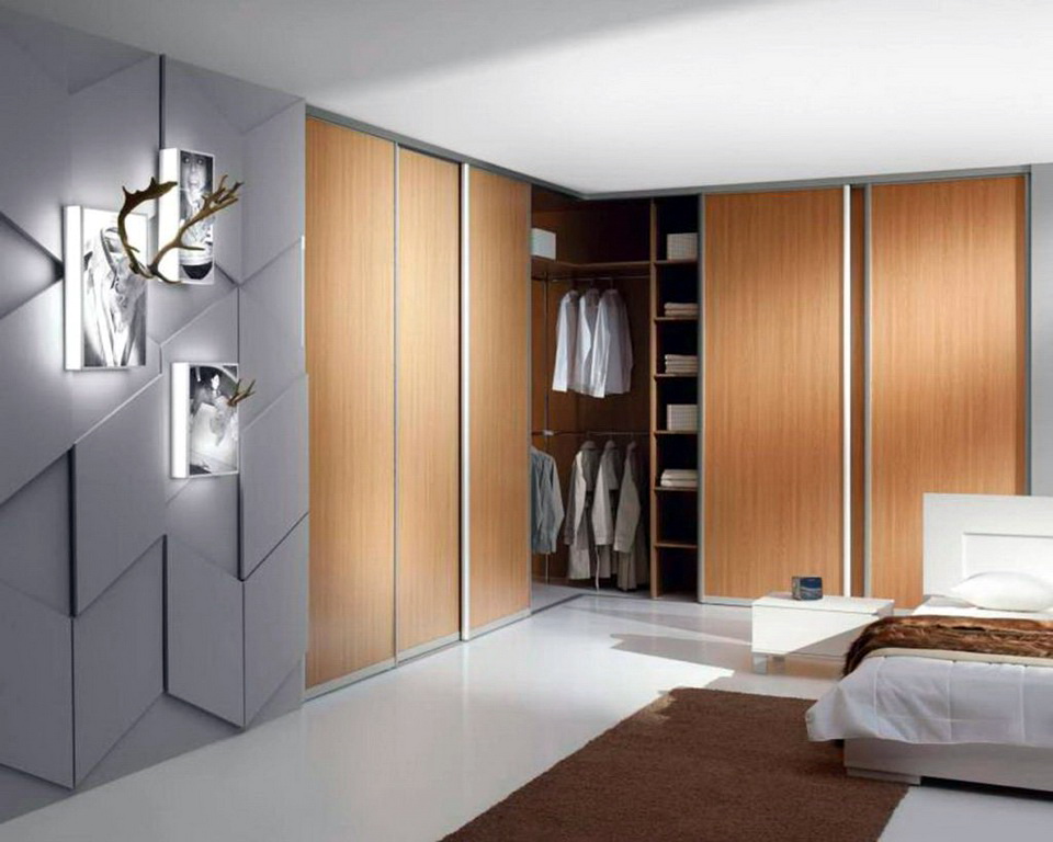 Grande armoire encastrée