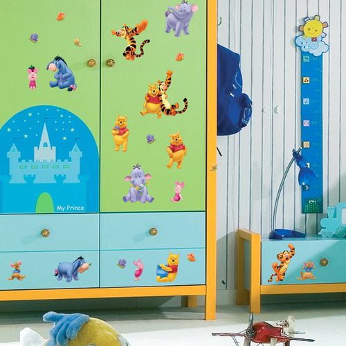 Pépinières décorées d'autocollants décoratifs.