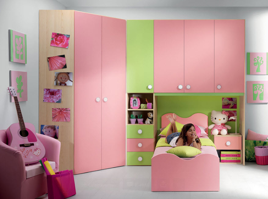 Chambre intérieure avec placard d'angle
