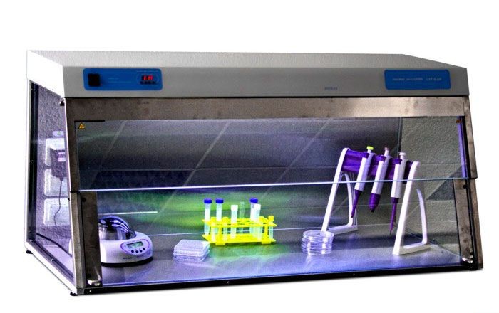 Boîte laminaire de laboratoire