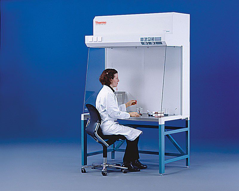 Armoire laminaire conçue pour fonctionner avec des substances sûres