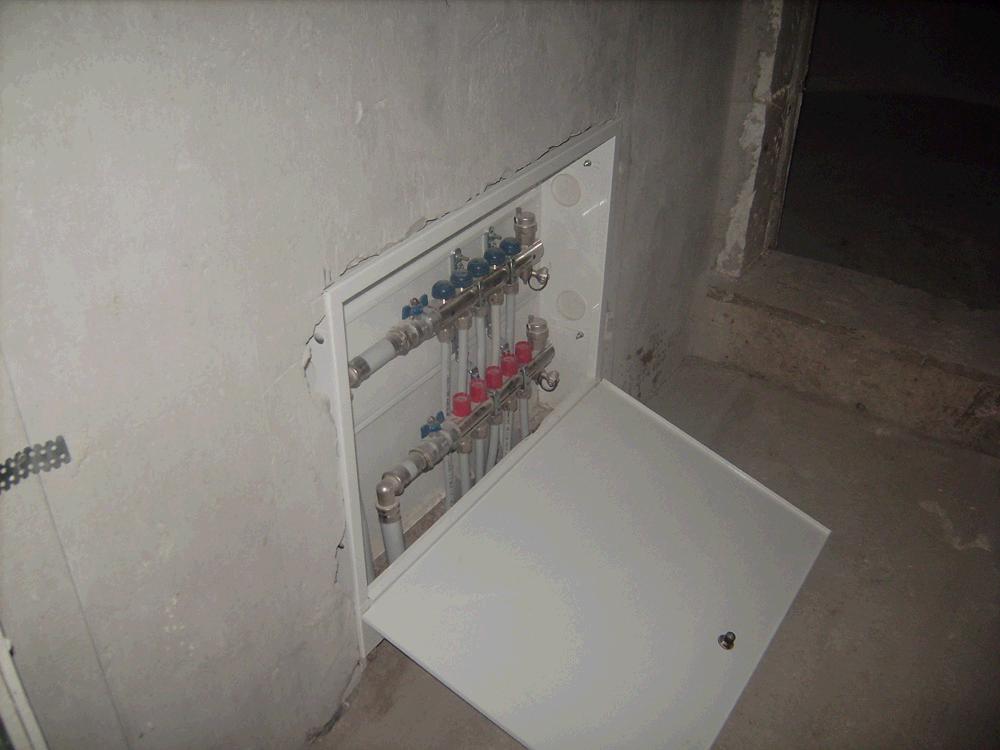 Installation de tuyaux dans une armoire de distribution