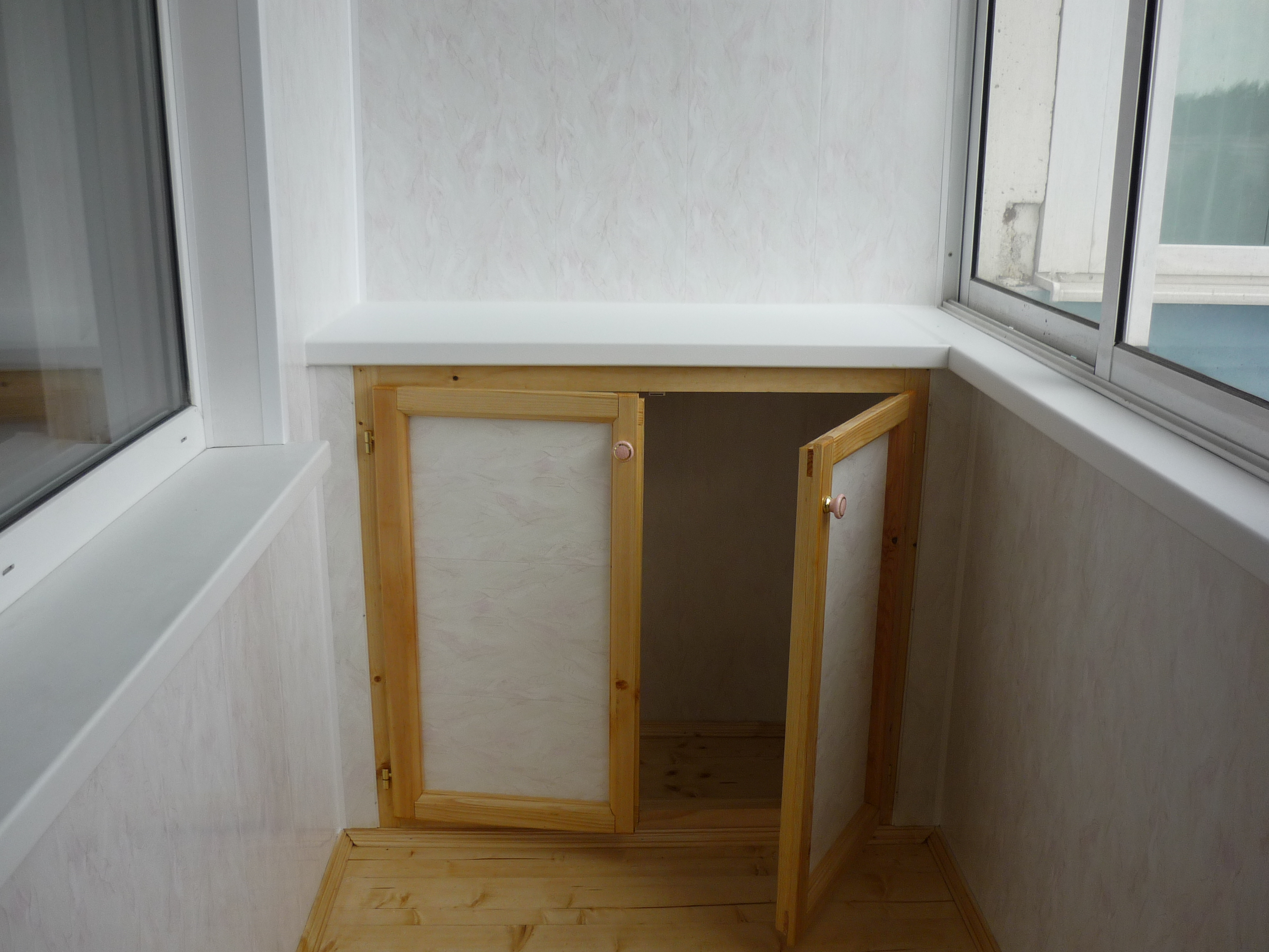 Petite armoire au sol