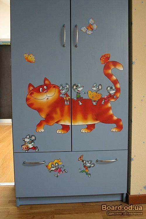 Décoration d'armoire dans la pépinière