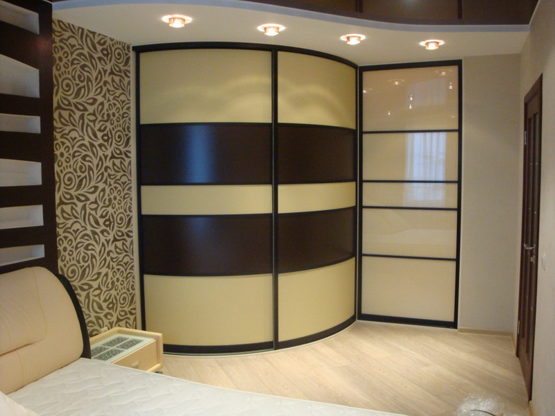Armoire convexe semi-circulaire