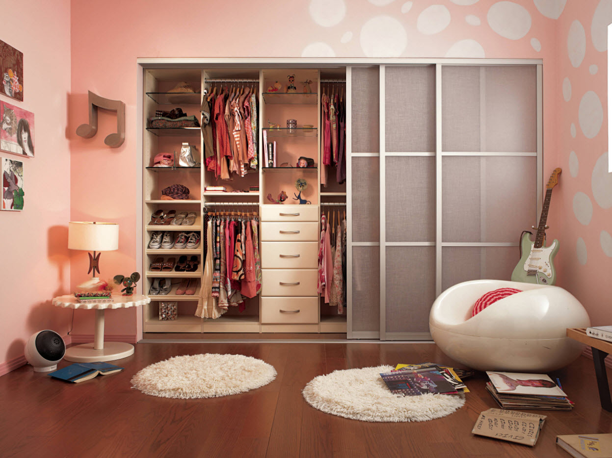 Armoire coulissante pour chambre d'enfant