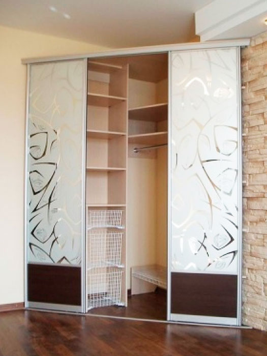 Armoire dans le coin