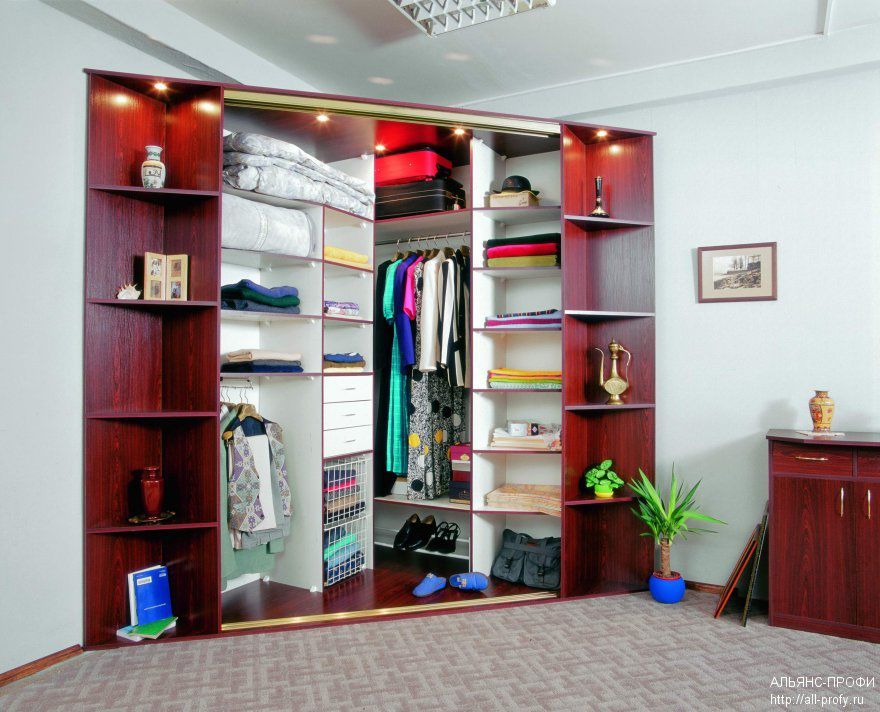 Armoire triangulaire