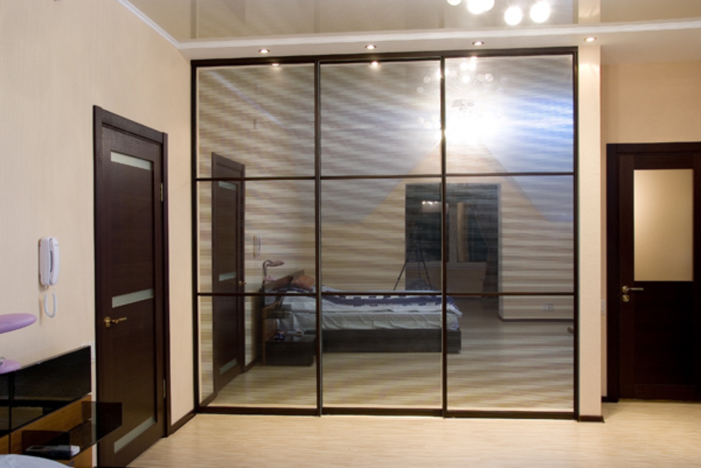Armoire encastrée avec miroir en bronze