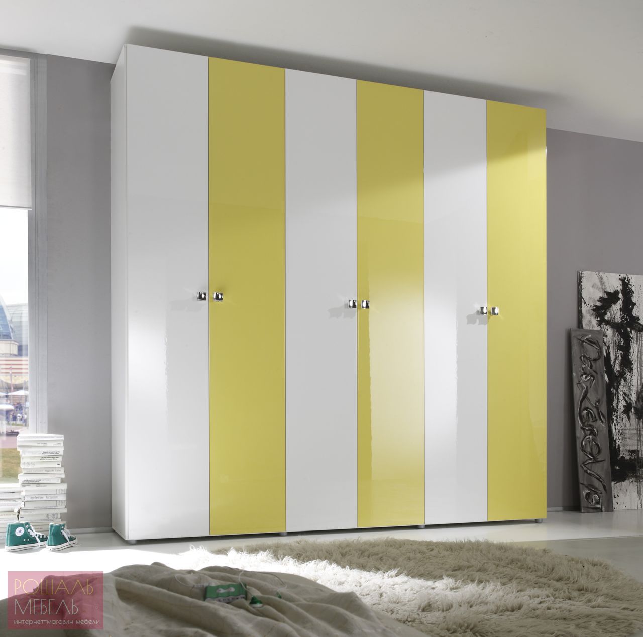 Armoire jaune et blanche