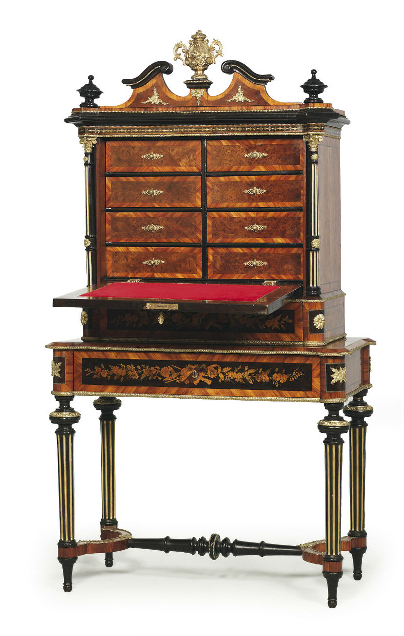 Mobilier ancien de la période rococo