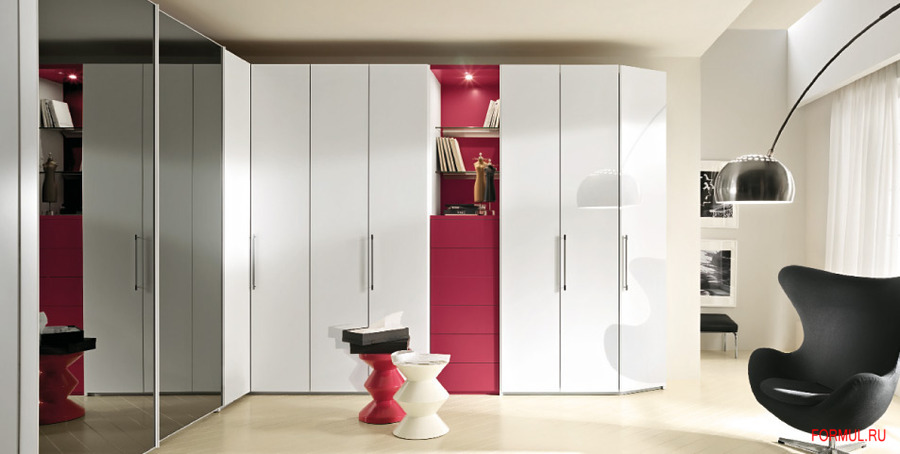 Armoire blanche avec insert brillant