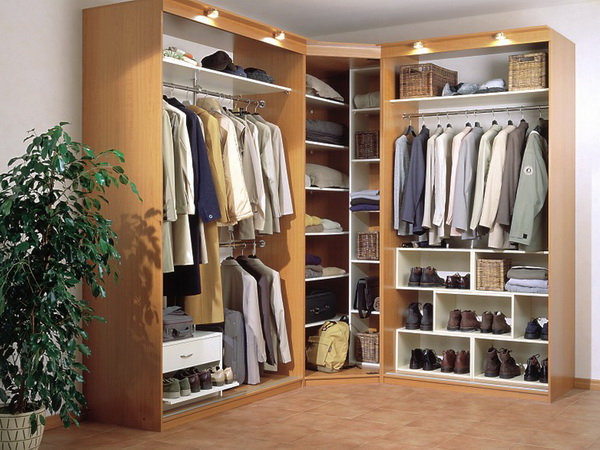 Comment remplir une armoire d'angle dans le couloir
