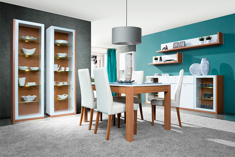 Armoire en bois avec verre