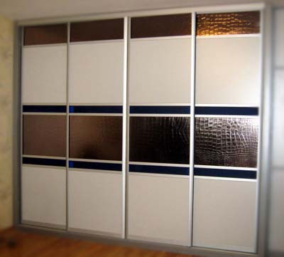 Façade avec des accents de cuir