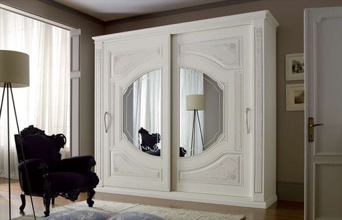 Armoire de style classique