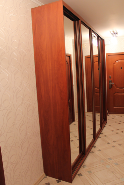 Armoire étroite