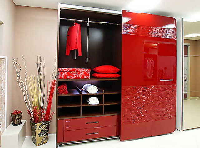 Armoire rouge