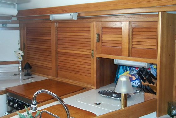 Stores de meubles en bois