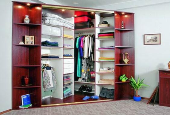 Remplir une armoire triangulaire