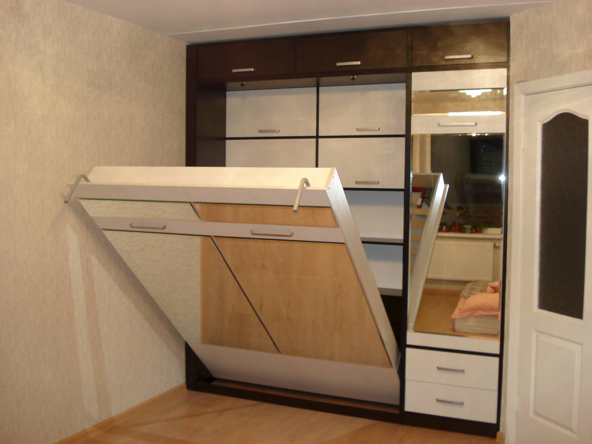 Armoire encastrée avec lit pliant
