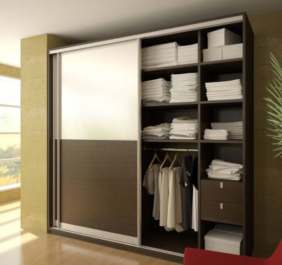 Armoire étroite semi-construite