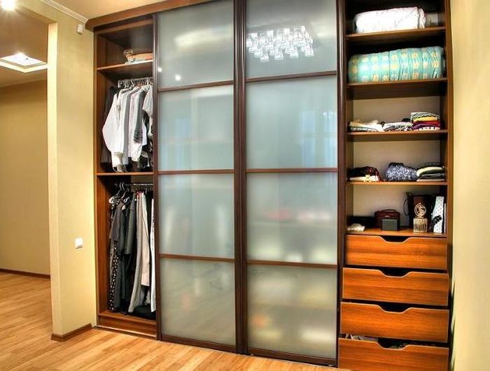Armoire et son remplissage