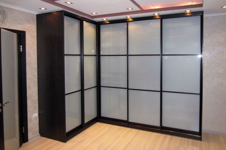 Armoire à façade dépolie