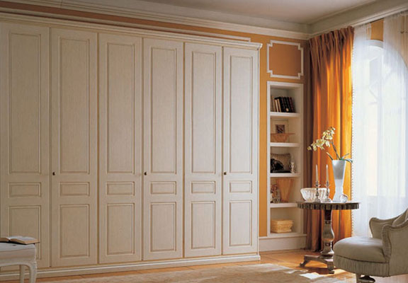 Armoire à nombreuses ailes