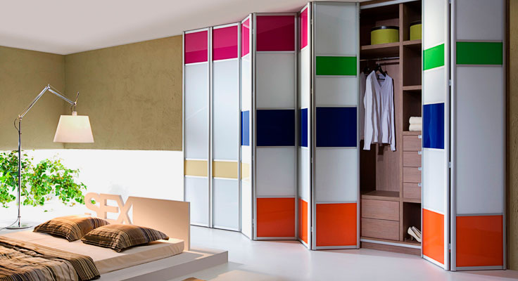 Armoire avec une façade en plastique