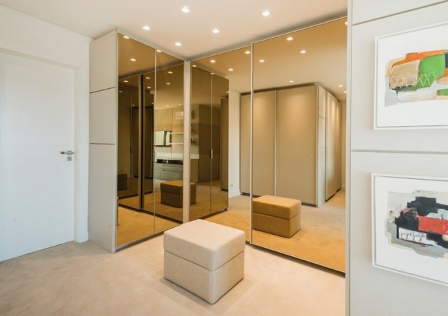 Armoire avec façade miroir