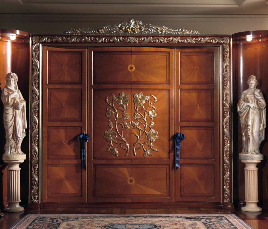 Armoire Antique