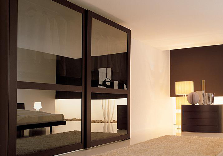 Système d'armoire coulissante