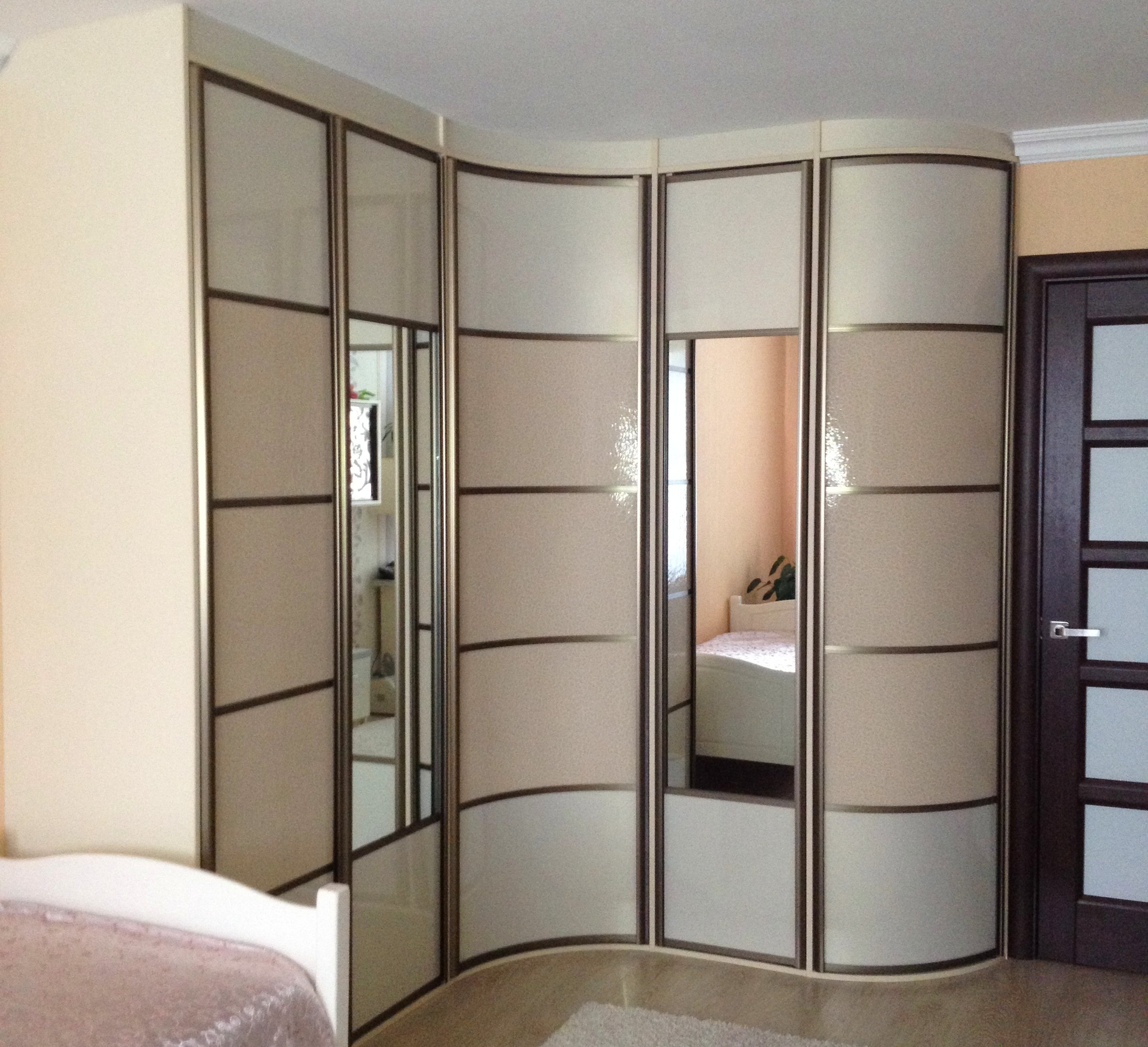 Armoire Radius contemporaine