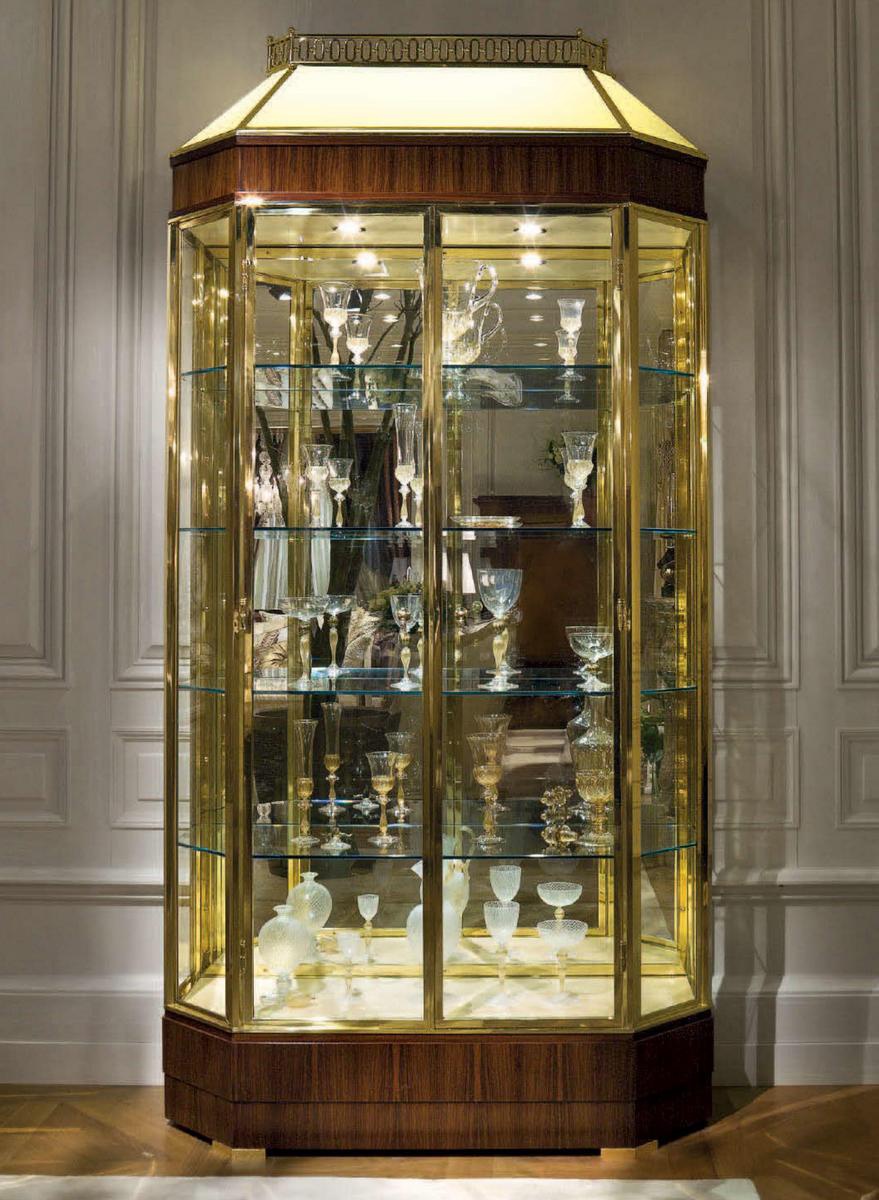 Vitrine lumineuse dans le salon