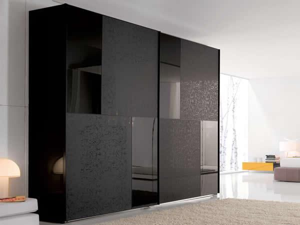 Armoire sombre et élégante
