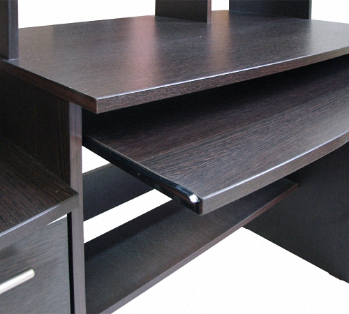Table sombre pour la chambre