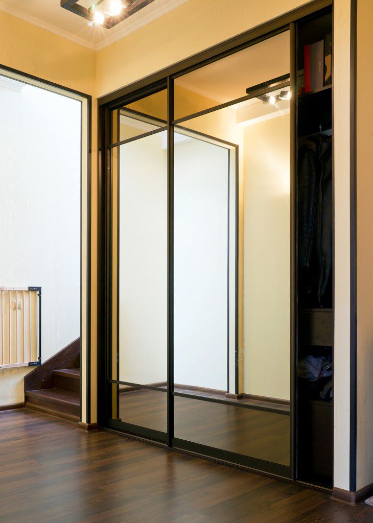 Armoire à miroir étroite