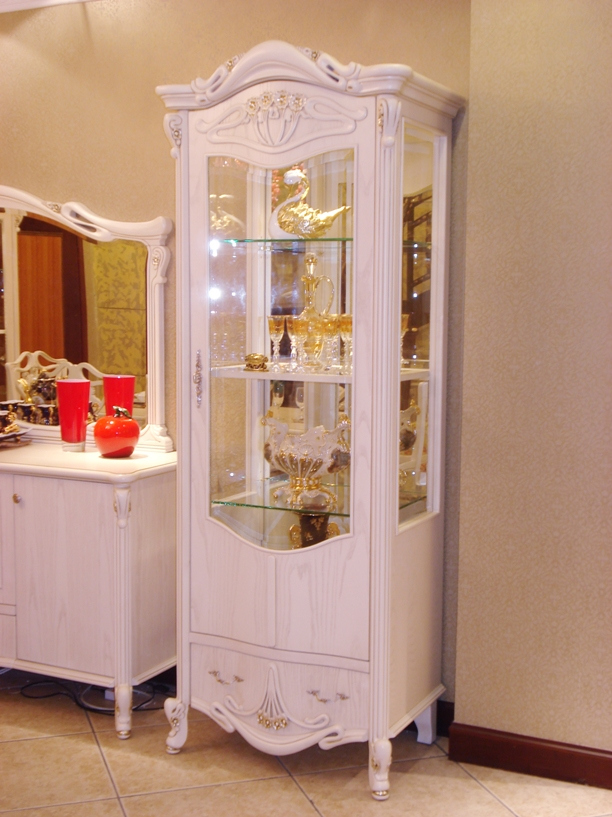 Vitrine blanche pour le salon