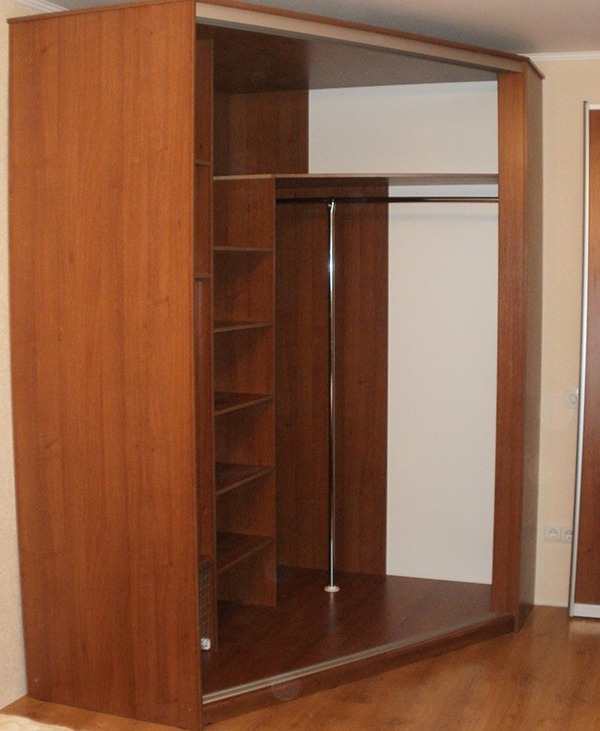 Remplissage intérieur d'une armoire d'angle