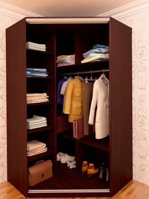 Remplissage intérieur d'une armoire d'angle