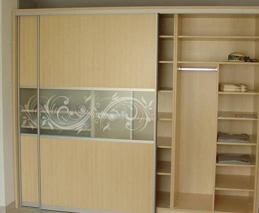 Armoire encastrée en bois aggloméré