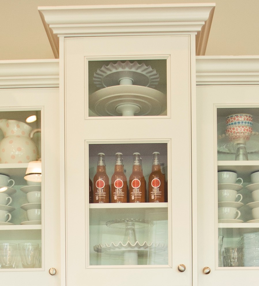 Buffet vitré pour ranger tasses et assiettes