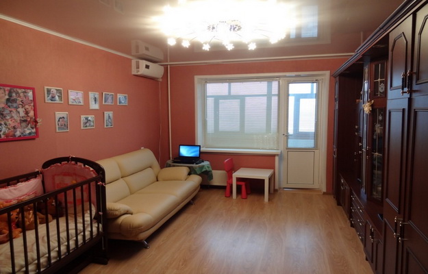Grande chambre dans la maison