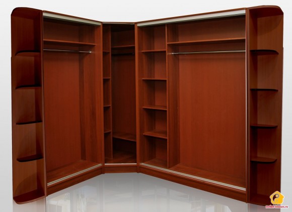 Grande armoire d'angle dans la chambre