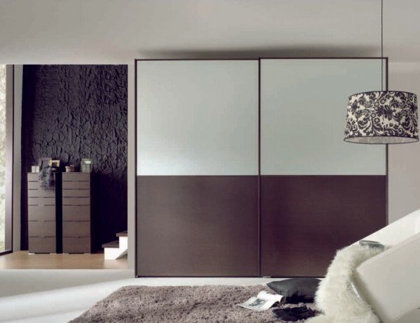 Armoire à deux portes avec portes en panneaux de particules multicolores