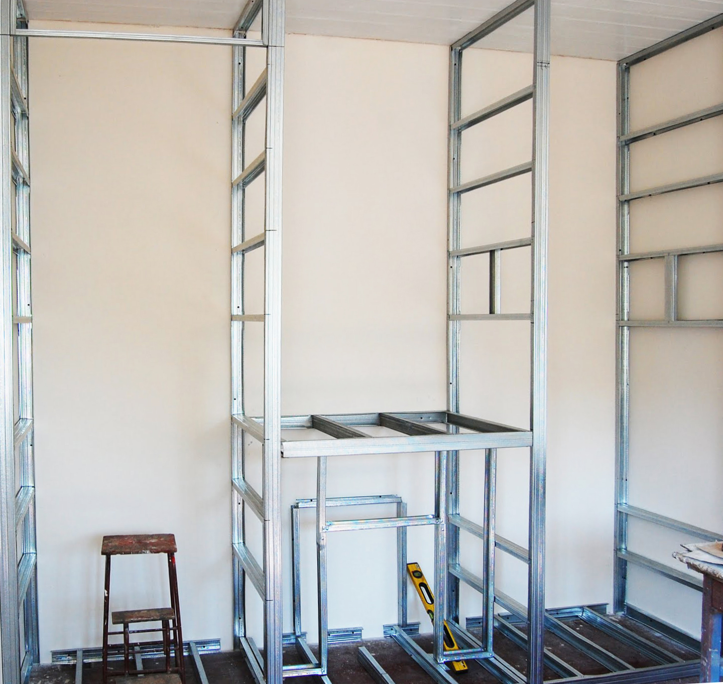 Cadre prêt pour l'armoire